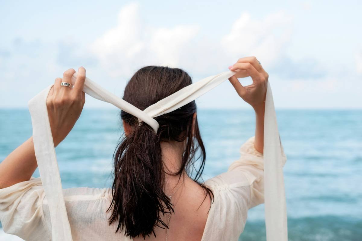What Is a Ritual Hair Veil—and Why It’s Having a Quiet Renaissance in Modern Hair Styling?