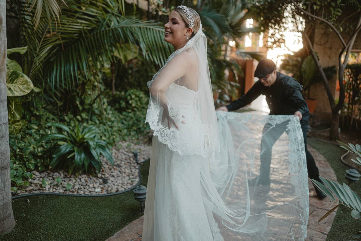 Why Your Cathedral Veil Deserves More Than a Last-Minute Pinterest Panic