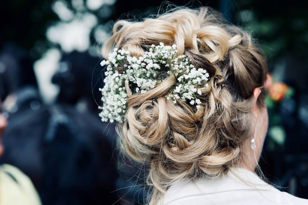 Chart comparing types of decorative hair veils by length, material, and best use case (bridal, editorial, cultural, fashion)