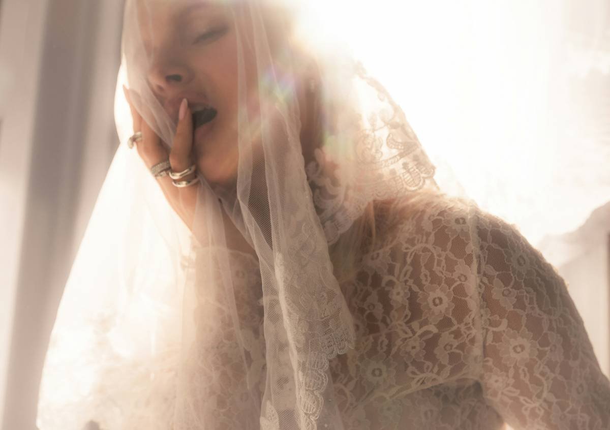 How to Choose & Style the Perfect Elegant Hair Veil for Weddings, Galas, and Beyond