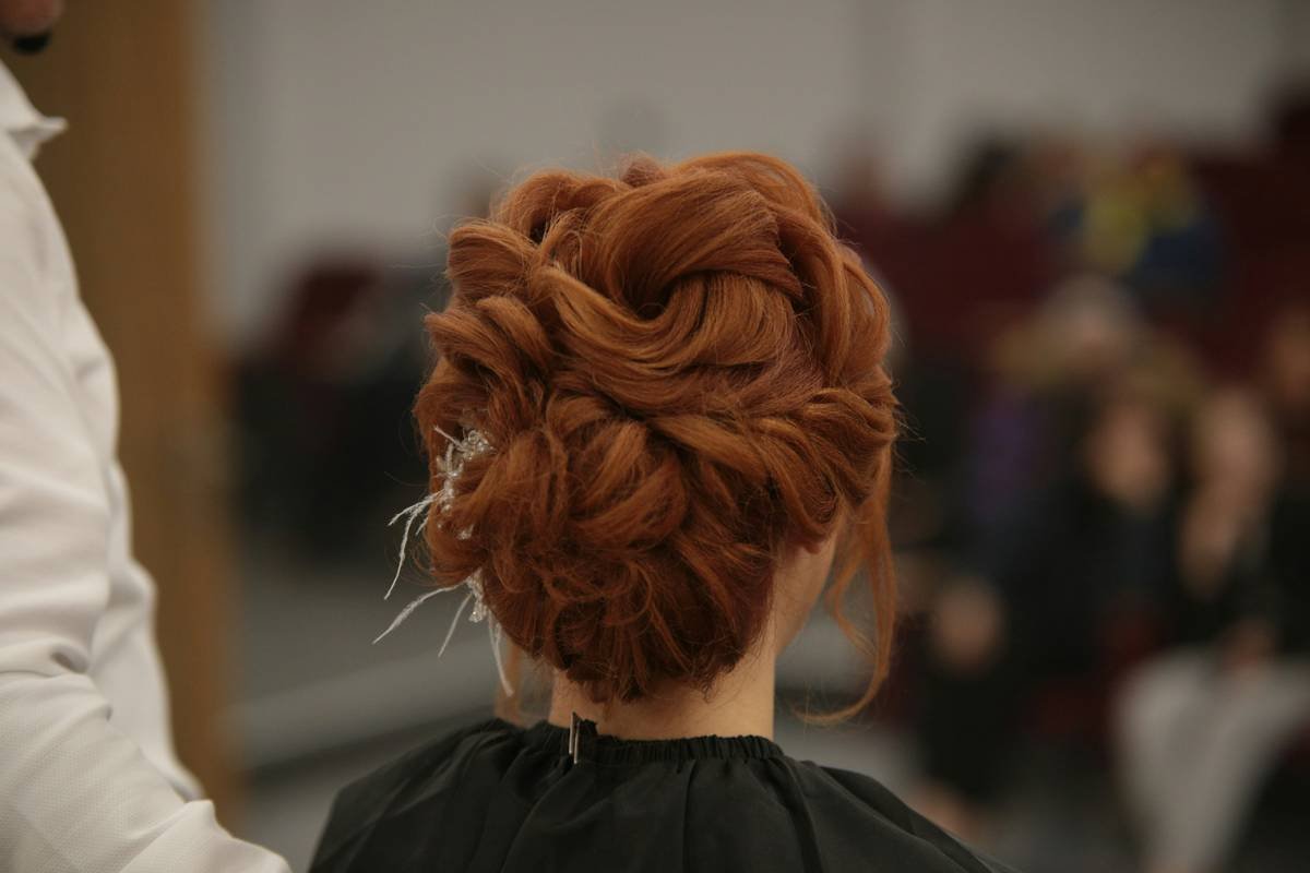 How to Choose & Style the Perfect Gala Hair Veil—Without Looking Like a Confused Cinderella