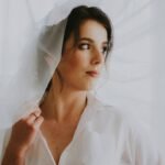 Why Your Cocktail Hair Veil Is the Secret Weapon of Evening Elegance (And How to Choose the Perfect One)