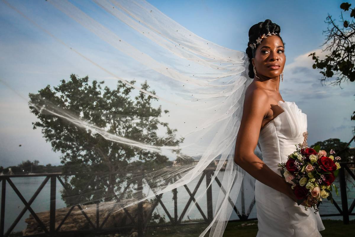 Why Your Simple Bridal Veil Might Be the Secret Weapon of Your Wedding Look (And How to Nail It)