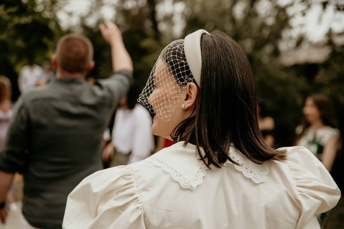 What Is a Modern Hair Veil—and Why It’s the Secret Weapon of Stylish, Effortless Elegance